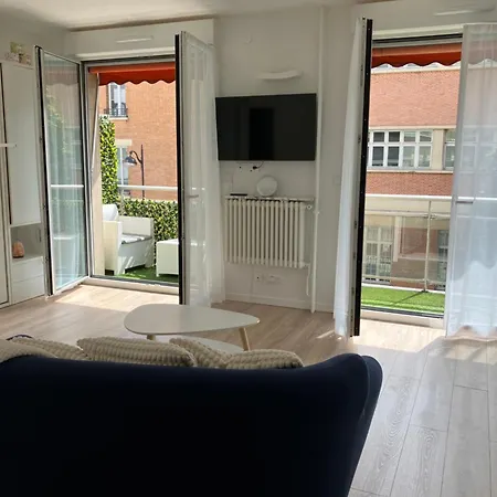 42m Terrace Paryż